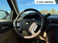 Leather Seats, Climate Control, Steering Wheel Audio Controls, Bose Speaker System, Rear Vision Came... (image 5)