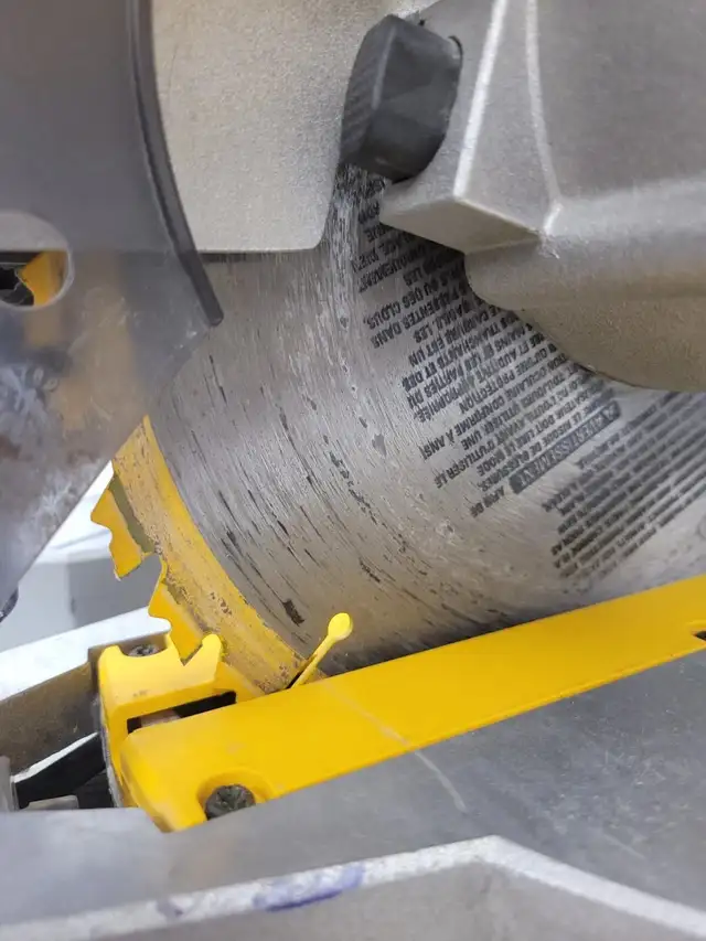 (67436-1) Dewalt DW713 Miter Saw in Power Tools in Calgary - Image 9