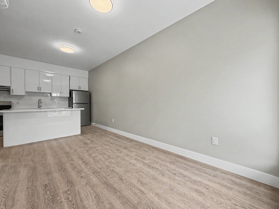 Unit 6- 199 Pine Street Tay Ontario L0K 2C0 4