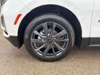 2022 Chevrolet Equinox RS AWD Sporty styling, advanced technology, and all-weather confidence come t... (image 9)