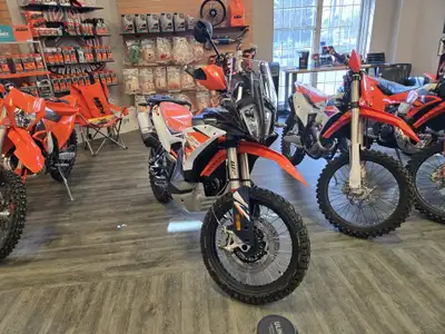 2025 KTM 890 Adventure R ADVENTURE EVERYWHERE The KTM 890 ADVENTURE R proves that the destination co...