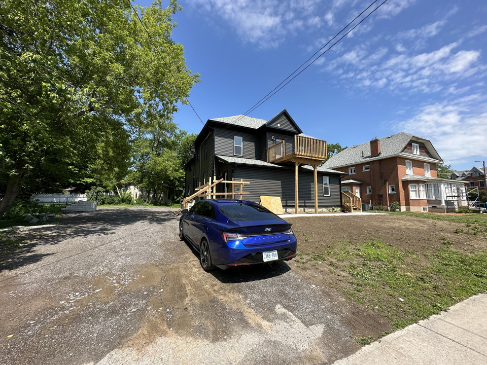 Top Floor 2 Bedroom Unit For Rent Today in Belleville Long Term