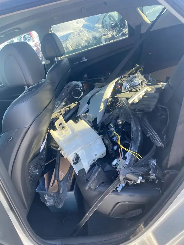 2017 Hyundai Tucson AWD 4dr 2.0L SE *ONLY FOR PARTS* in Auto Body Parts in Regina - Image 7