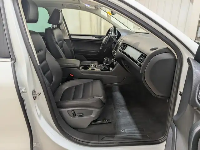 2015 Volkswagen Touareg 3.6L Comfortline Bluetooth | Heated S... in Cars & Trucks in Calgary - Image 17