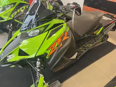 BRAND NEW 2024 ZR 8000 137 ES QS3, ALL NEW IN STOCK SLEDS AND ATV'S SOLD AT DEAD DEALER COST, 2 YEAR...