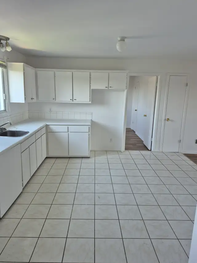 Vieux-Longueuil Grand 5 1/2 - Rénové -Calme! in Long Term Rentals in Longueuil / South Shore - Image 3