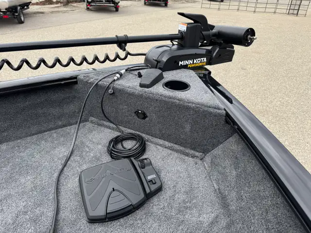 2026 TRACKER ProGuide V-16 Walk Thru fishing boat in Powerboats & Motorboats in Vernon - Image 15