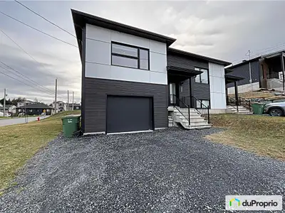 Beau jumelé (garantie maison neuve) avec un garage, confortable, baigné de lumière naturelle, avec q...