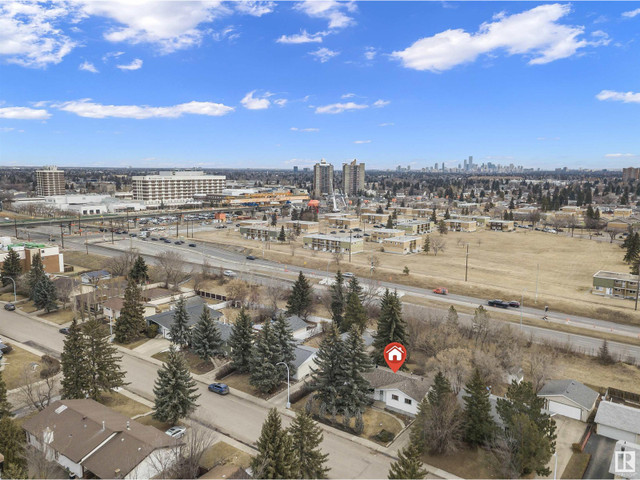 8407 171 ST NW NW Edmonton, Alberta in Houses for Sale in Edmonton - Image 4
