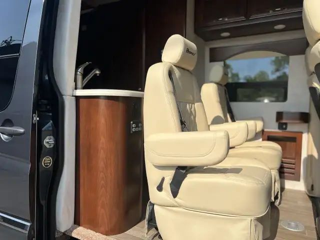 2018 Regency 3500 XALTA LX **SPRINTER MERCEDES DIESEL 4X4** in RVs & Motorhomes in Laval / North Shore - Image 33