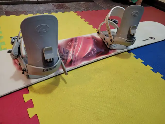 ROSSIGNOL Diva Snowboard 155 cm with Lamar bindings (large) in Other in Calgary - Image 7