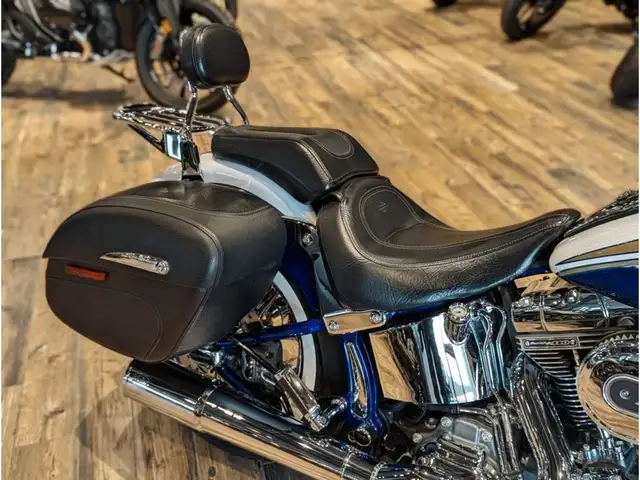 2014 Harley-Davidson CVO Softail Deluxe // Candy Cobalt and Whit in Street, Cruisers & Choppers in Winnipeg - Image 11