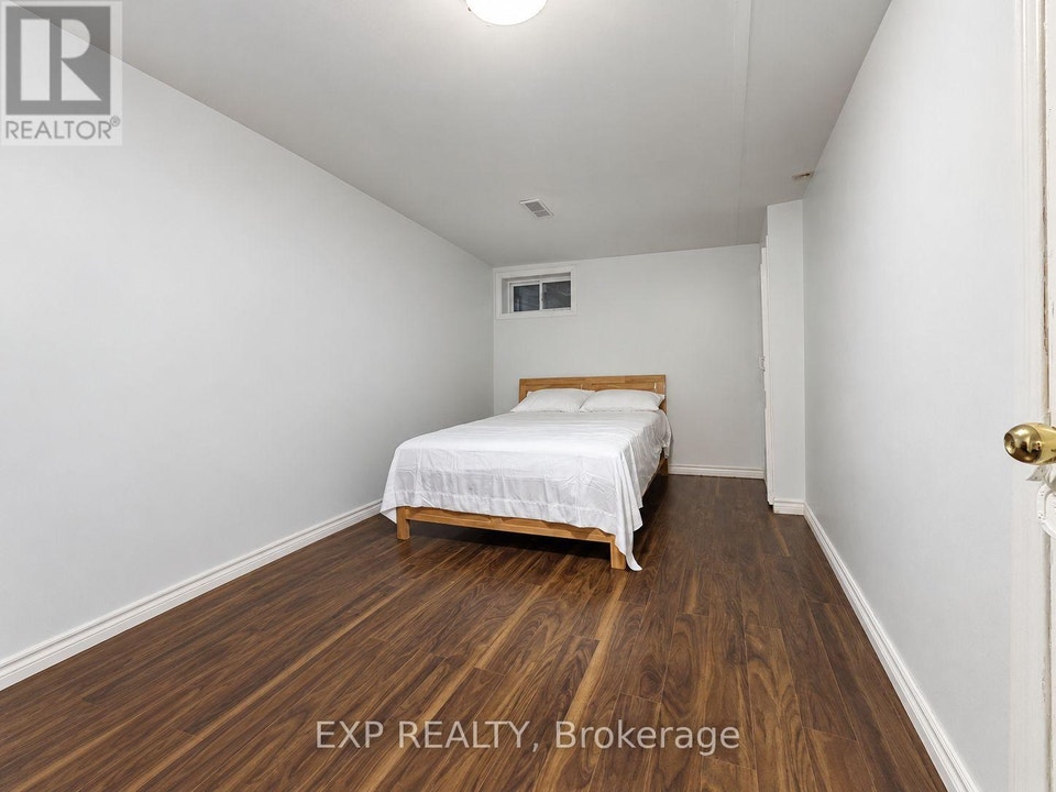 BSMT - 236 MUNRO STREET Toronto (South Riverdale), Ontario 2