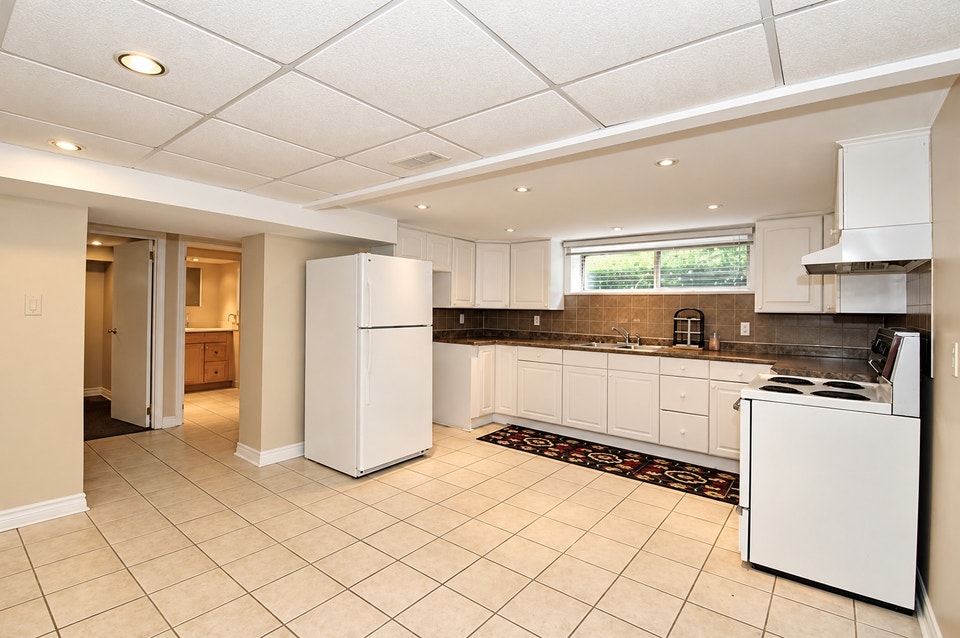 Bright & Spacious 2-Bedroom Basement Apartment – Parking Include 3
