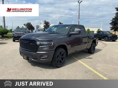 Odometer is 10812 kilometers below market average! Granite Crystal Metallic Clearcoat 2025 Ram 1500...