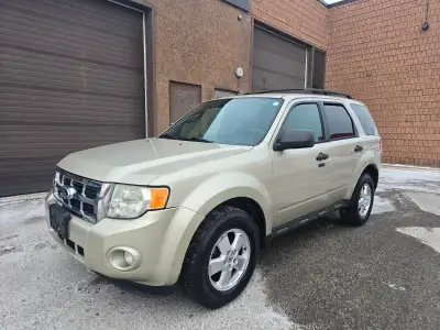 2012 Ford Escape XLT 2.5 L 4 cylinder All Wheel Drive! Beige on grey cloth interior Automatic, AC, p...
