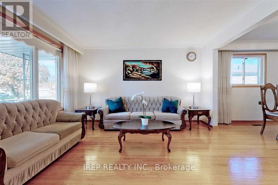 MAIN - 94 IANGROVE TERRACE Toronto (L'Amoreaux), Ontario 4