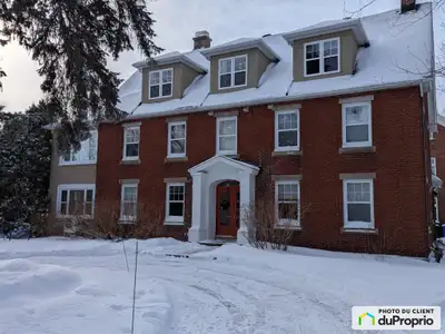 Élégance intemporelle au coeur de Trois-Rivières Découvrez cette magnifique maison centenaire de sty...
