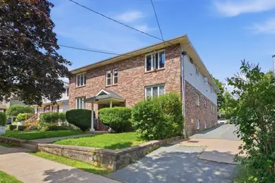 ARI Properties is proud to present these spacious 3 bedroom apartments located on Joseph Street in H...