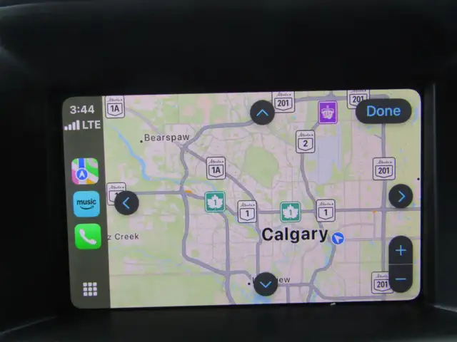 2023 GMC Terrain AWD SLE Carplay | Navi | B.Camera | New Tires | in Cars & Trucks in Calgary - Image 5