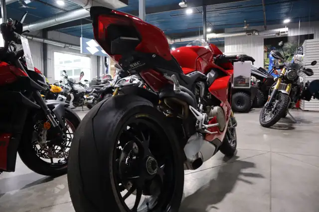 2020 Ducati Panigale V4 S Ducati Red in Sport Bikes in Edmonton - Image 10