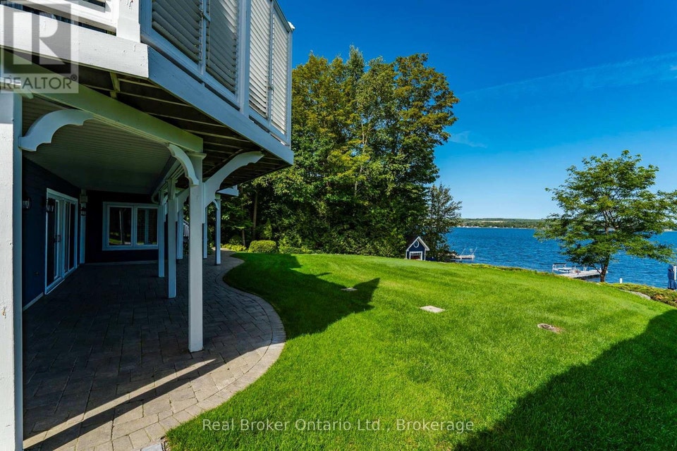 192 GILWOOD PARK DRIVE Penetanguishene, Ontario 1