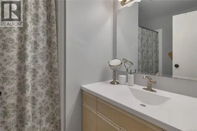 755 Kit Cres Campbell River, British Columbia in Houses for Sale in Campbell River - Image 21