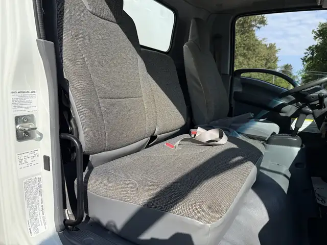 2019 Isuzu NRR 20 Foot Cube Van in Heavy Trucks in Delta/Surrey/Langley - Image 28