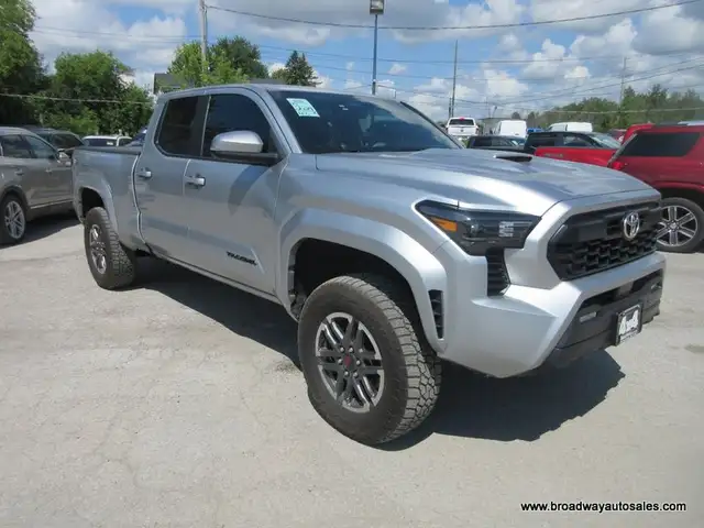 2024 Toyota Tacoma LIKE NEW TRD-VERSION 5 PASSENGER 2.4L - DOHC. in Cars & Trucks in Markham / York Region - Image 7