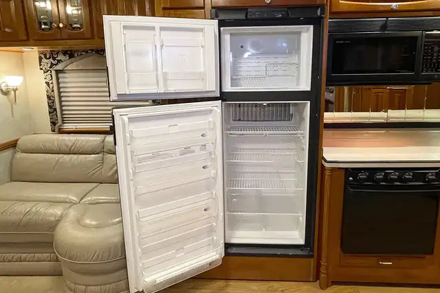 2006 Newmar Dutch Star 4028 – Pre-Owned Class A Motorhome. in RVs & Motorhomes in Red Deer - Image 33