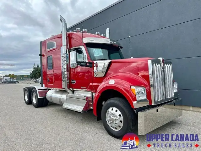 2021 Kenworth W990 in Heavy Trucks in Saskatoon - Image 8