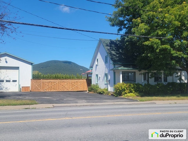 $529,000 - 1 1/2 Storey for sale in St-Jean-Baptiste — photo 1
