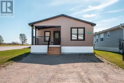 An exceptional Canadian custom-built Northlander manufactured home combines functionality and style...