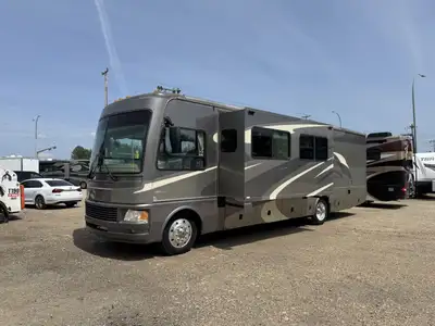 SOLD This 2006 National RV Dolphin Motorhome is a BEAUTY powered by a 340 HP GM Vortec V-8 gasoline...