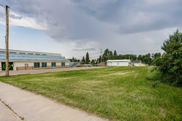 REDUCED! Commercial/Residential Opportunity in Delburne! 104533 in Land for Sale in Red Deer - Image 3