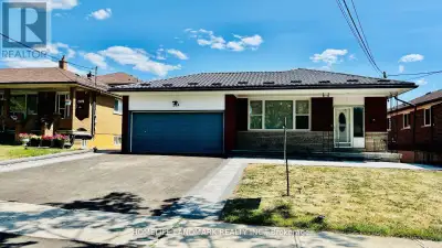 ATTENTION INVESTORS!! Welcome to This One Of A Kind Investment Property that cannot missed out!!! Bi...