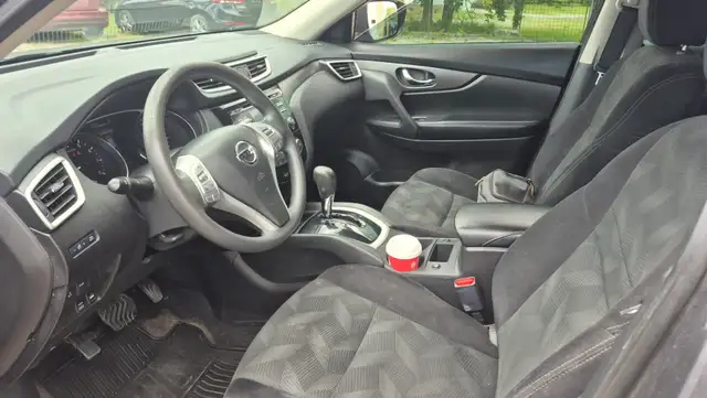 2014 Nissan Rogue S, AWD in Cars & Trucks in Hamilton - Image 8