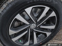 * 8-speed automatic transmission with Tiptronic 4MOTION * Front fog lights with static cornering lig... (image 8)