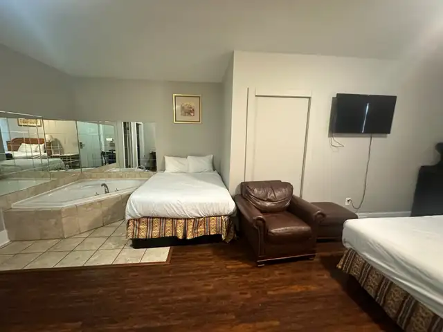 Clean & Budget-Friendly Rooms | London Residency Inn | Call Now