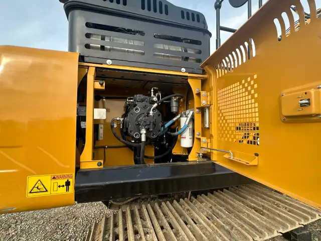 2023 SANY SY365C LC - 895 Hrs - Warranty, Choice of Bucket in Heavy Equipment in Lethbridge - Image 14