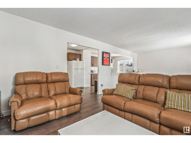 8302 80 AV NW Edmonton, Alberta in Houses for Sale in Edmonton - Image 3