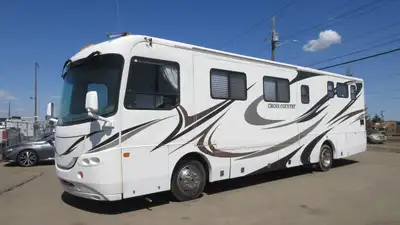 2006 COACHMAN CROSS COUNTRY MOTOR HOME.. Amvic Licenced... - DOUBLE SLIDE OUTS - 6.7L I6 CUMMINS DIE...