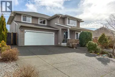 Welcome to 826 Grumman Place, a beautifully updated Comox home with a thoughtful layout, upgrades, a...