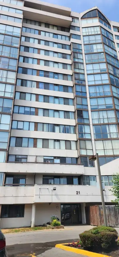 Welcome to this bright and well-maintained unit offering 2 spacious bedrooms, 2 full bathrooms, ensu...