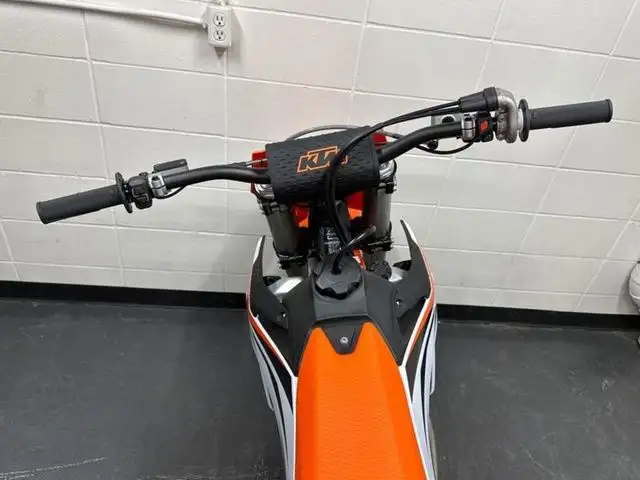 2024 KTM 250 SX-F in Dirt Bikes & Motocross in Calgary - Image 12