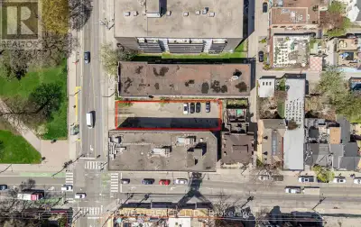 Exclusive Opportunity for Visionary Investors Prime Downtown Toronto Development SiteAn exceptional...