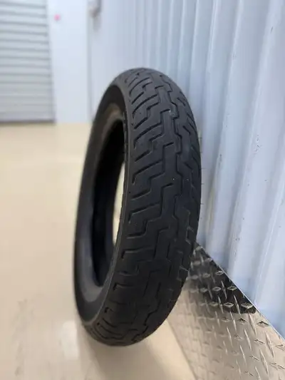 Size MT90 R16 Motorcycle tire Dunlop Harley-Davidson No damage or punctures Price 50$ Located in my...