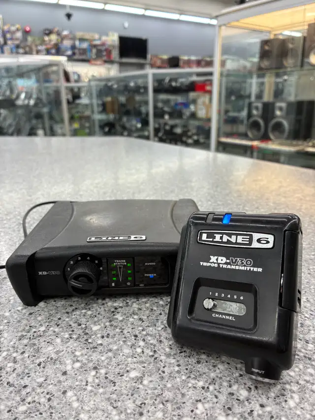 Line 6 XD-V30 Wireless Transmitter & Receiver in Pro Audio & Recording Equipment in City of Toronto - Image 3