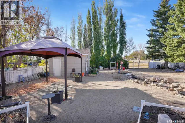 704 Leeville DRIVE Assiniboia, Saskatchewan in Houses for Sale in Moose Jaw - Image 39