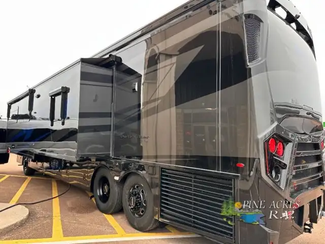 2025 Newmar Dutch Star 4369 Black Out Package in RVs & Motorhomes in Moncton - Image 8